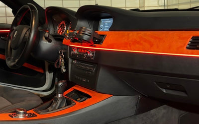 BMW E90: Ambientebeleuchtung von AmbiCore nachrüsten – in Orange, passend zu den Instrumenten