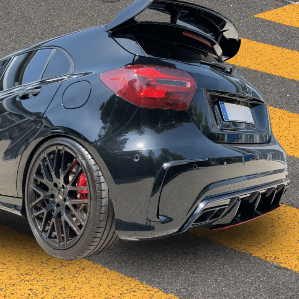 Heckdiffusor Set Schwarz + Rote Leiste & Blenden - Passend für Mercedes A - Klasse W176 - CarWorlds GmbH