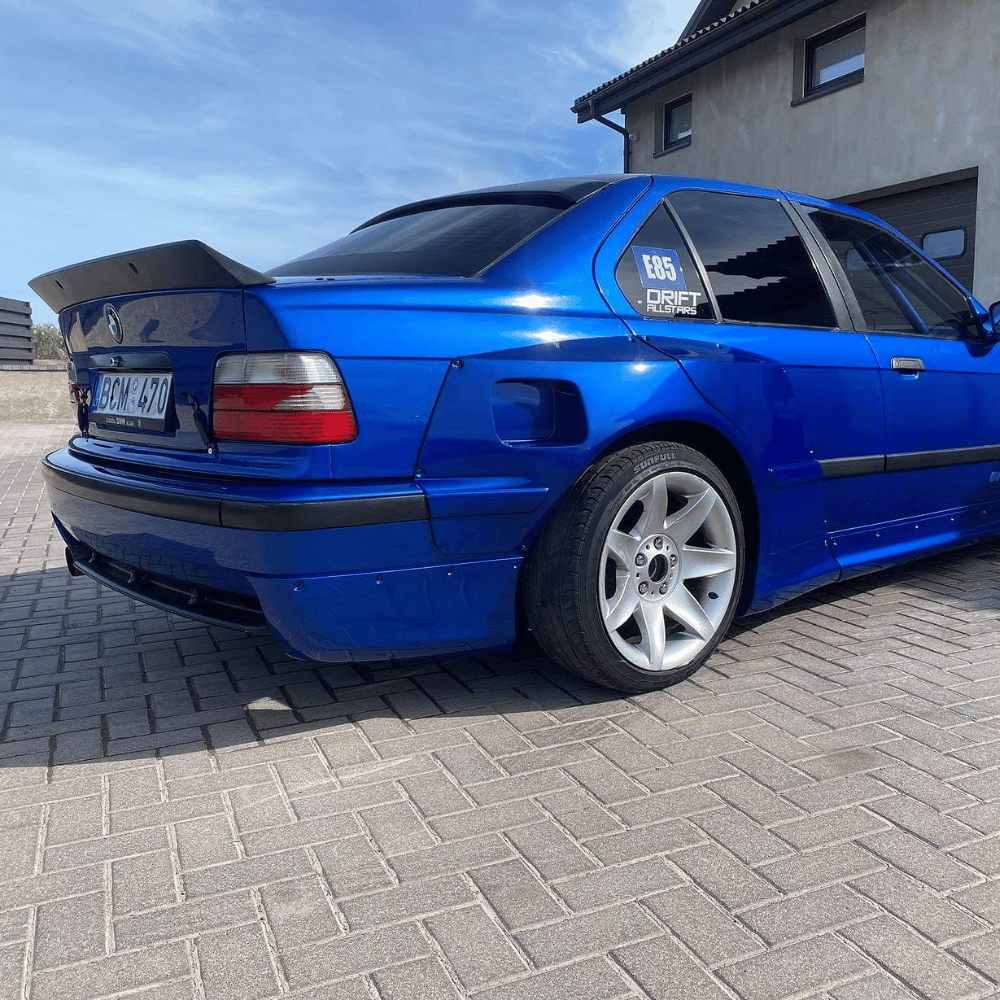 BMW E36 Limousine Wide Body Kit im Pandem-Stil