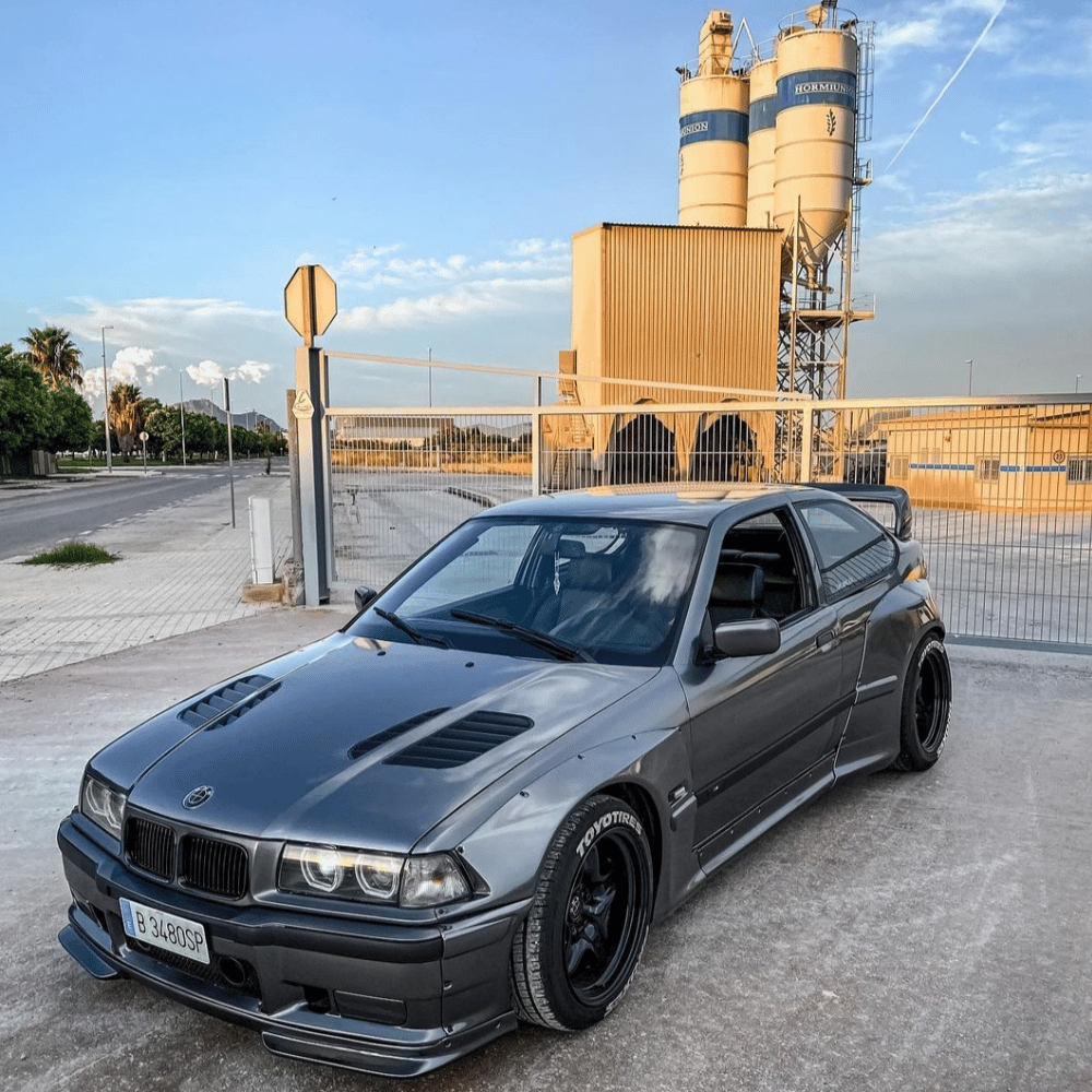 BMW E36 Compact Wide Body Kit im Pandem-Stil