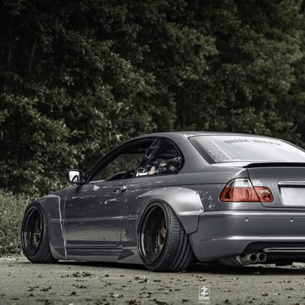 BMW E46 Coupe/Cabrio (Vor-Facelift) Wide Body Kit im Pandem-Stil