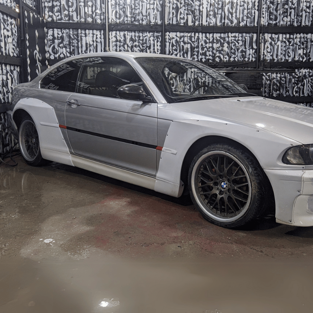 BMW E46 Coupe/Cabrio (Vor-Facelift) Wide Body Kit im Pandem-Stil