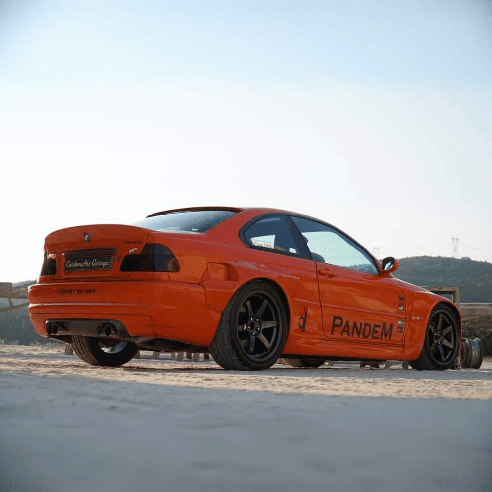 BMW E46 Coupe/Cabrio (Vor-Facelift) Wide Body Kit im Pandem-Stil