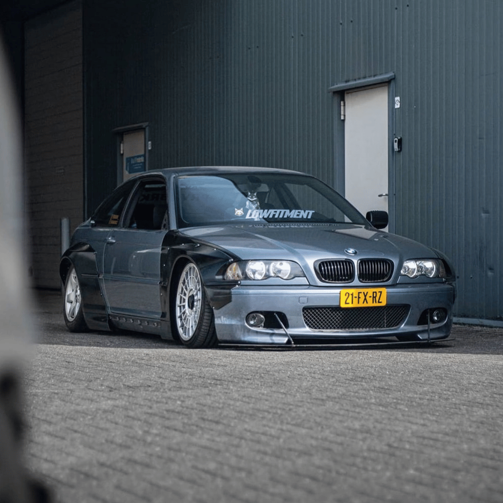 BMW E46 Coupe/Cabrio (Vor-Facelift) Wide Body Kit im Pandem-Stil