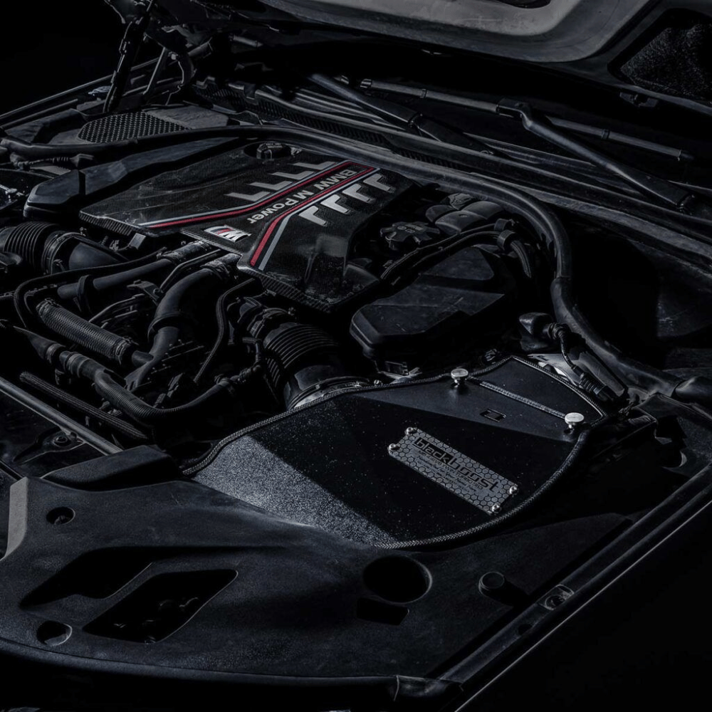 BlackBoost Cold Air Intake System für BMW M5/M8 F9X (S63) – Plug & Play Airbox + 4.3" Twin - Flow Trockenfilter - CarWorlds GmbH