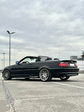 Lataa kuva Galleria-katseluun, BMW 325Ci Cabrio E46 (2003) Schalter, M - Paket, Hardtop, CSL Felgen, CarPlay, TÜV neu – alles eingetragen - CarWorlds GmbH