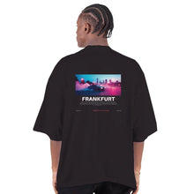 Laden Sie das Bild in den Galerie-Viewer, Frankfurt Downtown Vibes - Oversize T-Shirt - CarWorlds GmbH