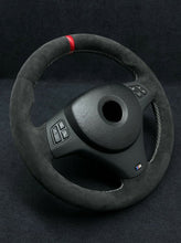Laden Sie das Bild in den Galerie-Viewer, E90 Lenkrad Bezug Luxusveloursfolie fürs MLenkrad